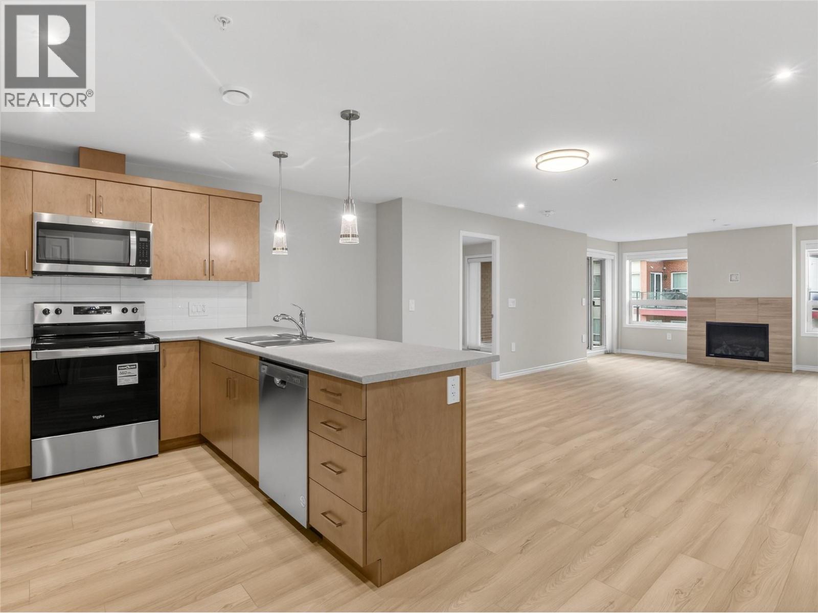 3362 SKAHA LAKE Road Unit# 1004 Penticton Photo 4