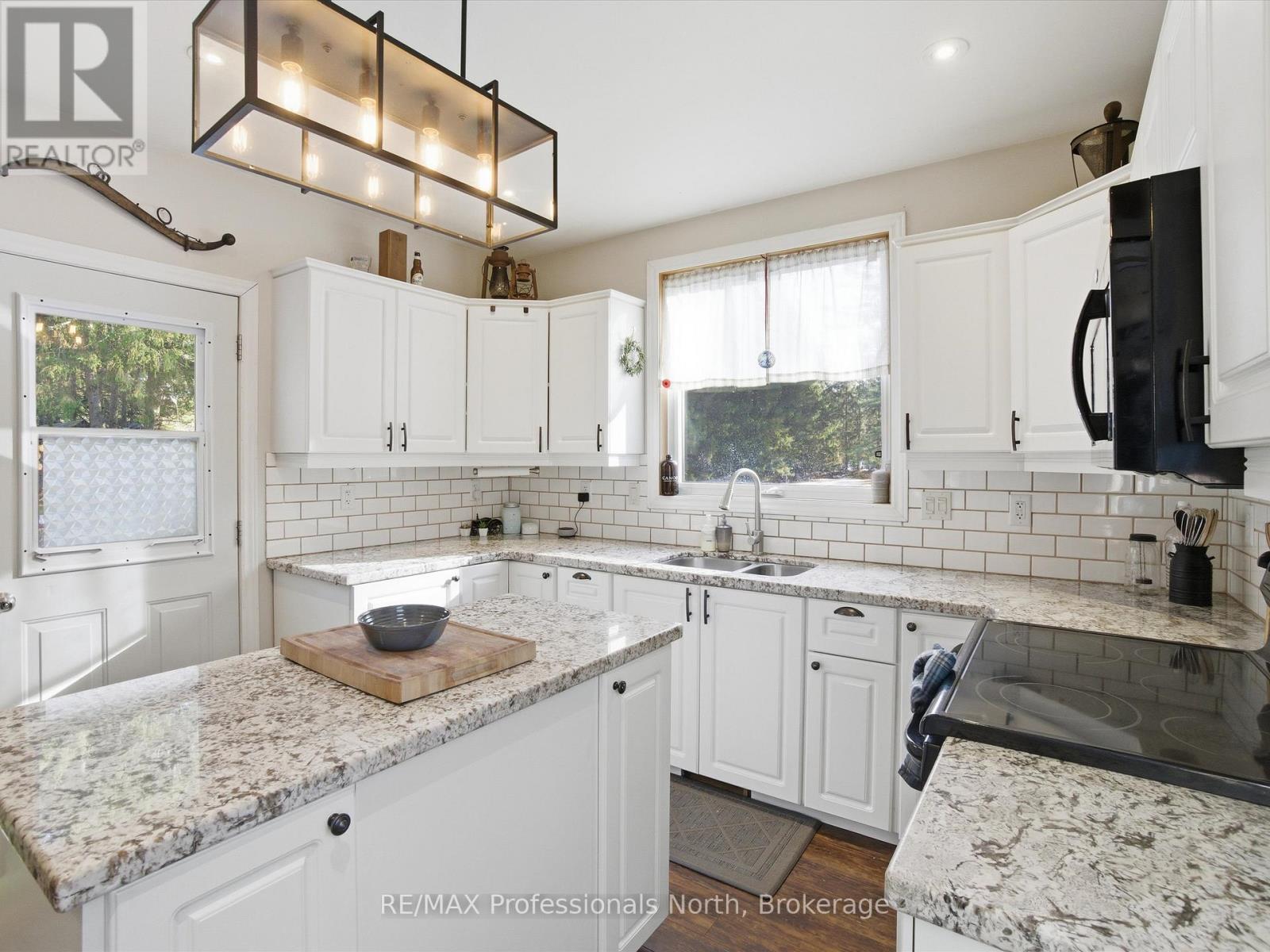 185 Muskoka Rd 10 Road, Huntsville (Stephenson), Ontario  P0B 1L0 - Photo 6 - X12567424