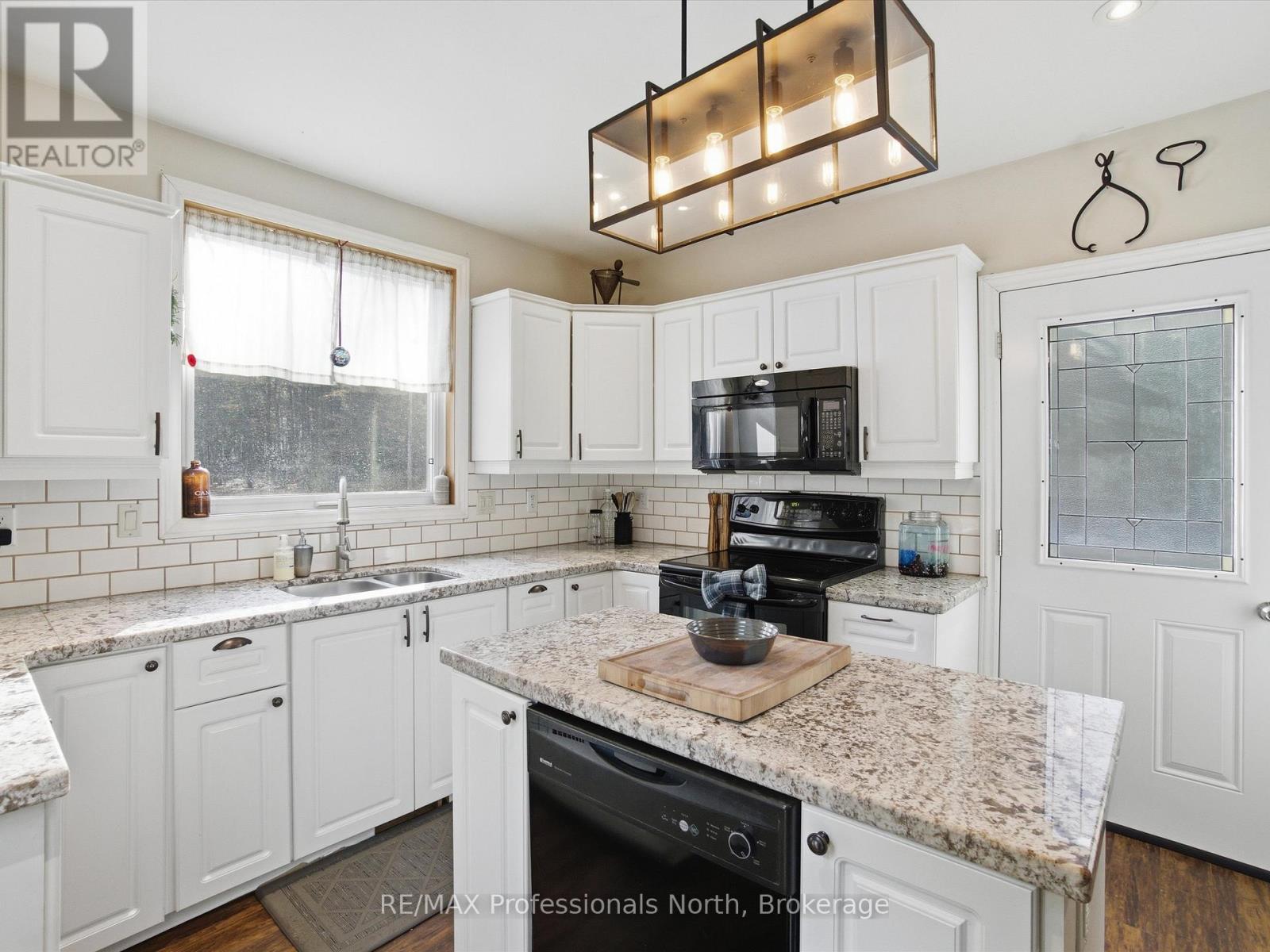 185 Muskoka Rd 10 Road, Huntsville (Stephenson), Ontario  P0B 1L0 - Photo 8 - X12567424