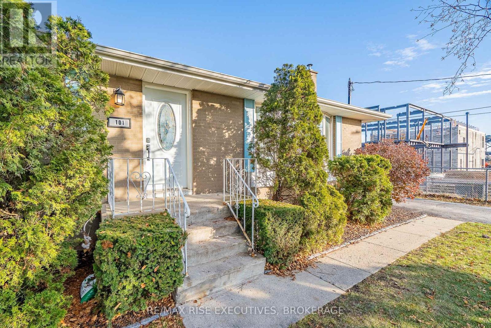 101 Park Crescent, Loyalist, Ontario  K7N 1L7 - Photo 2 - X12567430