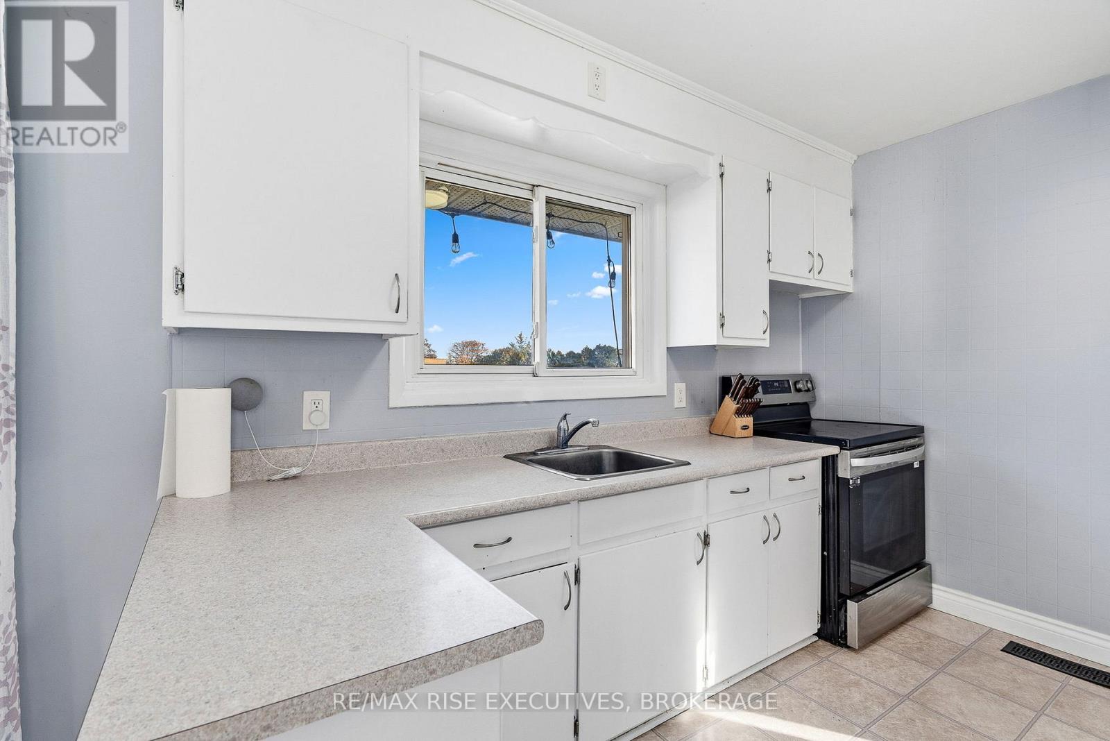 101 Park Crescent, Loyalist, Ontario  K7N 1L7 - Photo 8 - X12567430