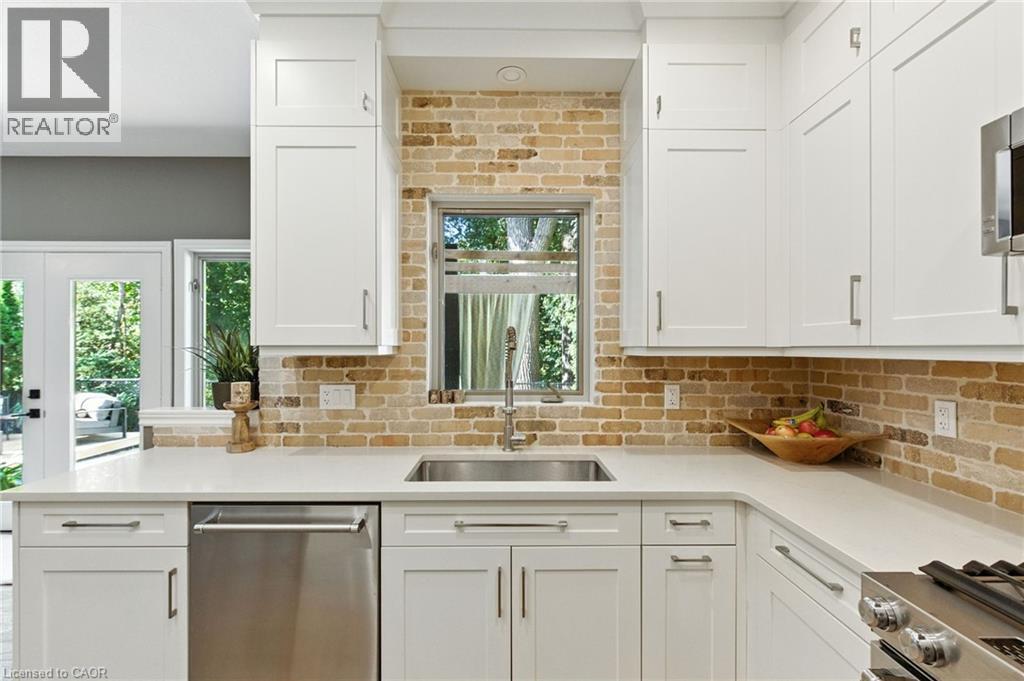 587 Sandcherry Drive, Burlington, Ontario  L7T 4L7 - Photo 13 - 40775883