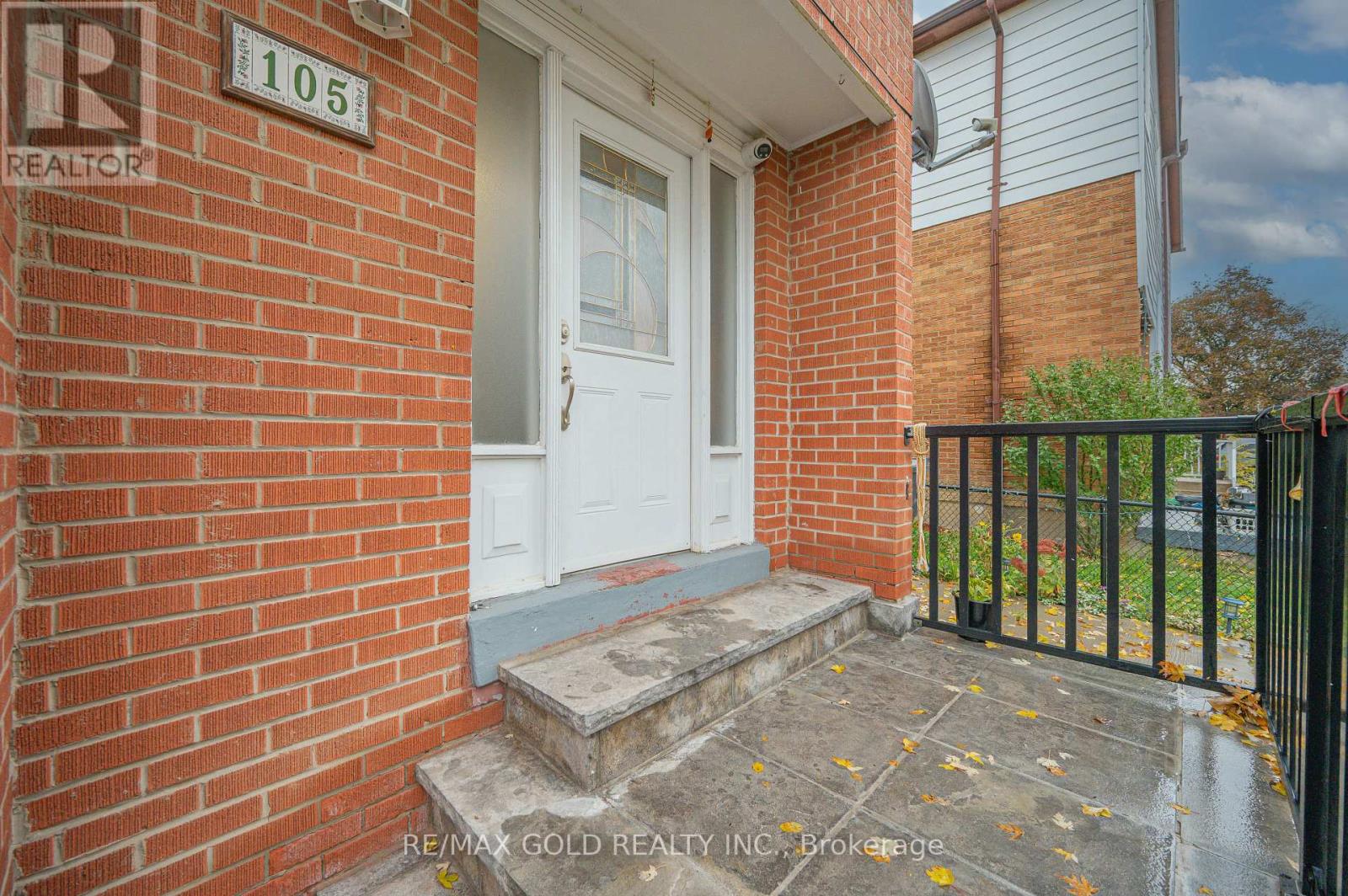 105 Skegby Road, Brampton, Ontario  L6V 2T8 - Photo 3 - W12498756