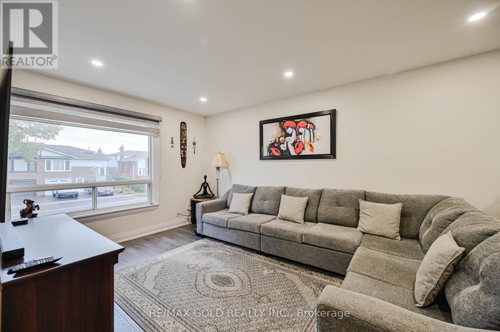 105 Skegby Road, Brampton, Ontario  L6V 2T8 - Photo 5 - W12498756