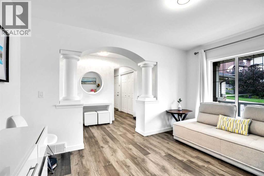 73 Elkton Way Sw, Calgary, Alberta  T3H 4Y9 - Photo 5 - A2263378