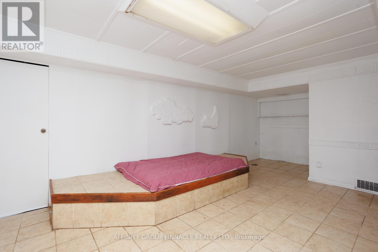 22 Sunset Court, Kawartha Lakes, Ontario  K9V 2S1 - Photo 36 - X12567384