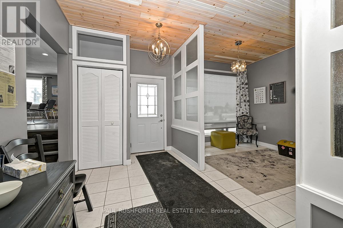 2054 St. Joseph Boulevard, Ottawa, Ontario  K1C 1E6 - Photo 3 - X12567464