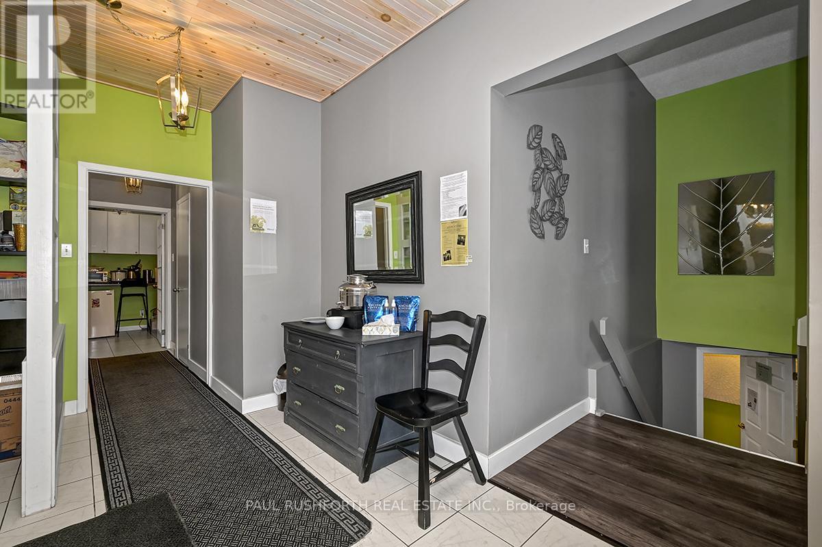 2054 St. Joseph Boulevard, Ottawa, Ontario  K1C 1E6 - Photo 4 - X12567464