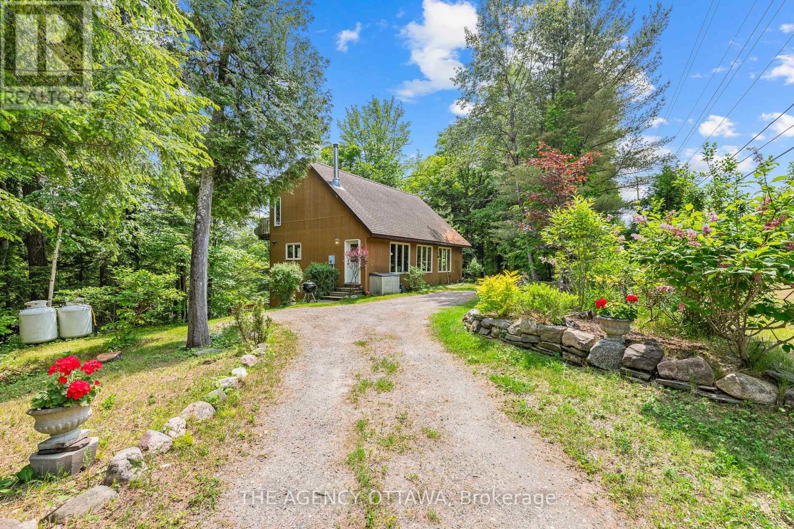 4321 Calabogie Road, Greater Madawaska, Ontario  K0J 1H0 - Photo 3 - X12479147