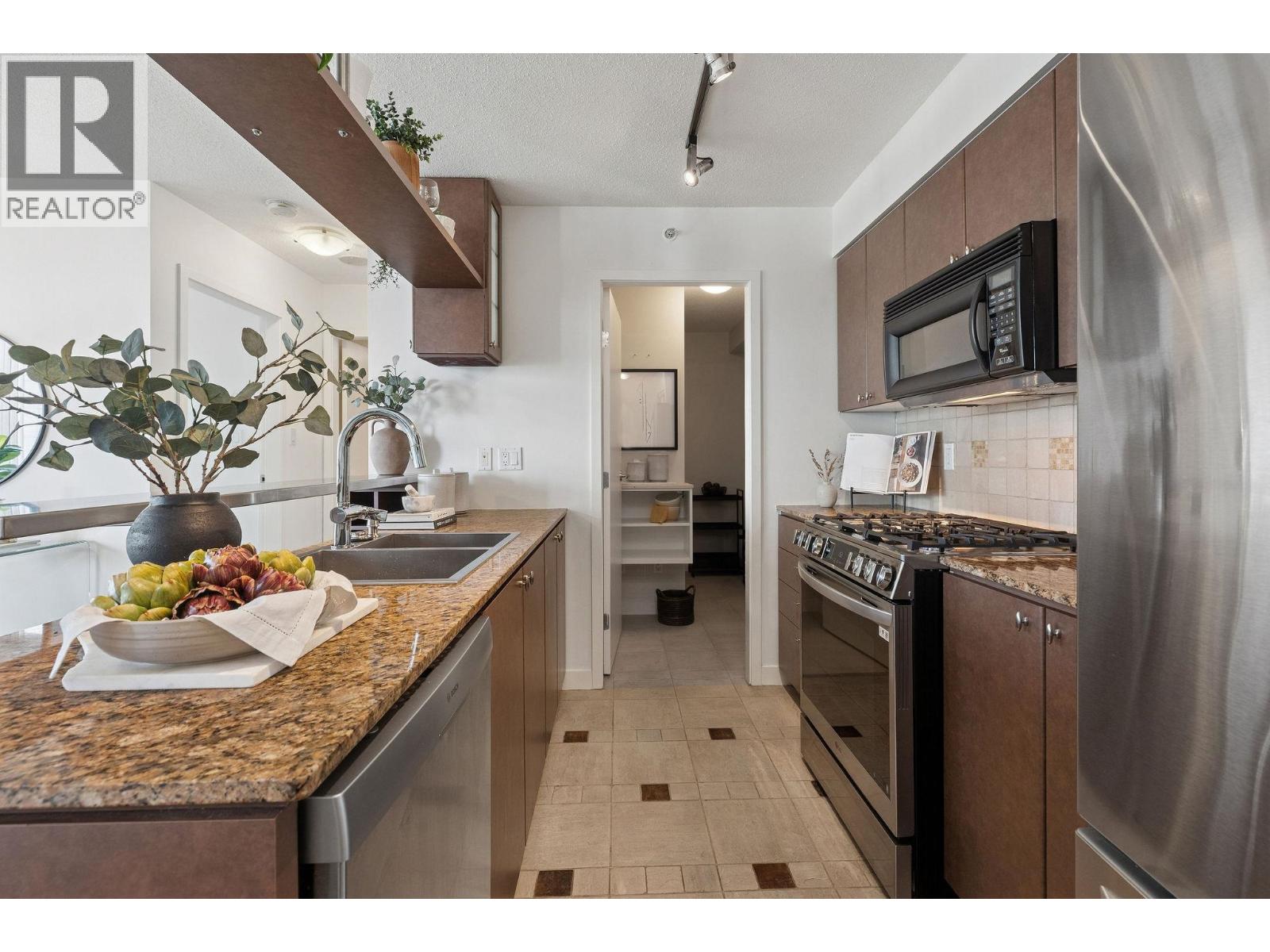 1705 1438 Richards Street, Vancouver, British Columbia  V6Z 3B8 - Photo 9 - R3064626