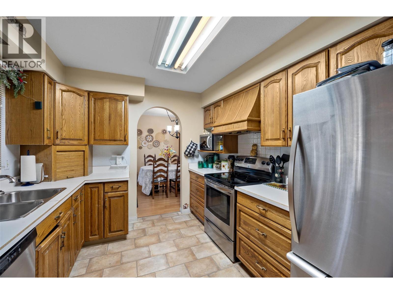 820 Ollek Street, Kamloops, British Columbia  V2B 5A9 - Photo 10 - 10369757