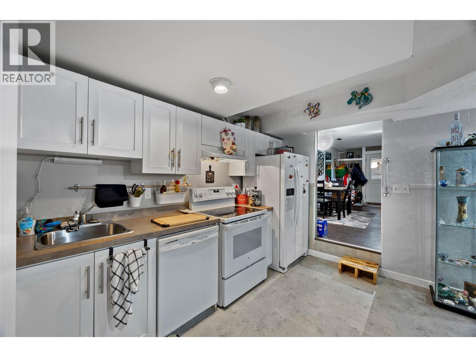 820 Ollek Street, Kamloops, British Columbia  V2B 5A9 - Photo 24 - 10369757