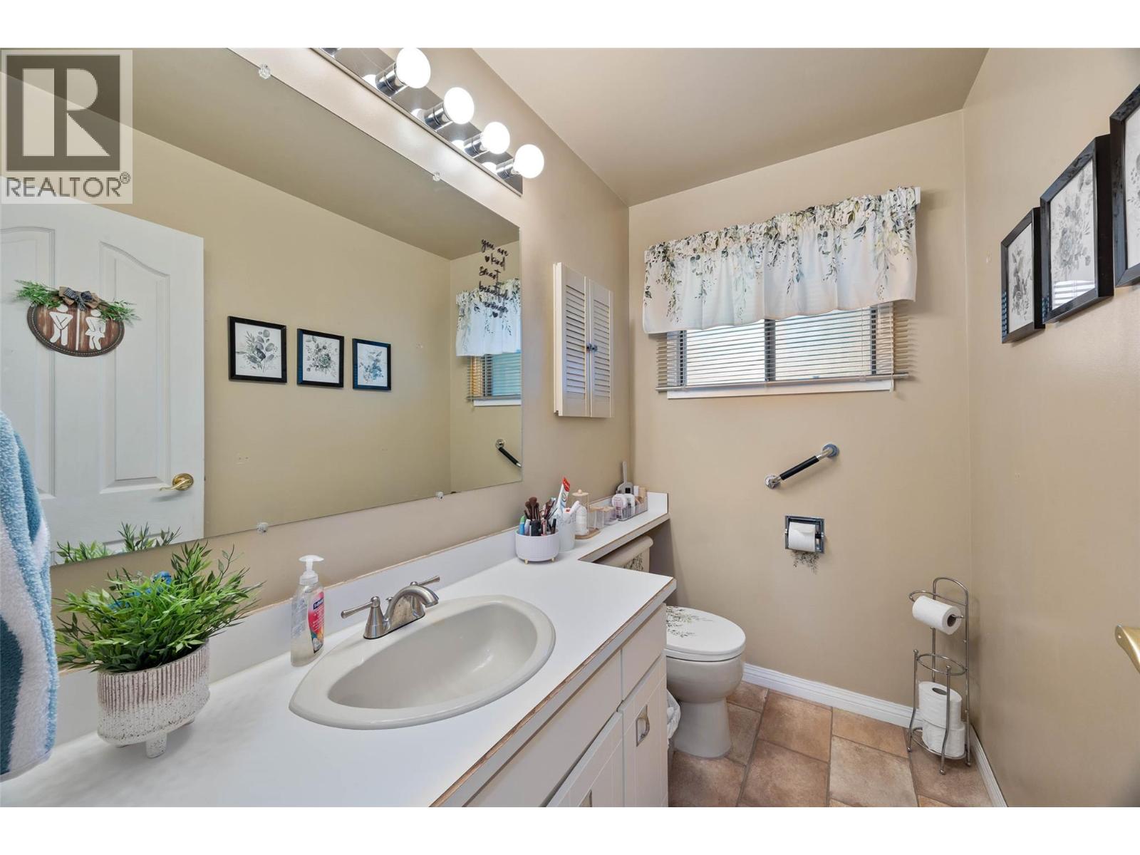 820 Ollek Street, Kamloops, British Columbia  V2B 5A9 - Photo 16 - 10369757