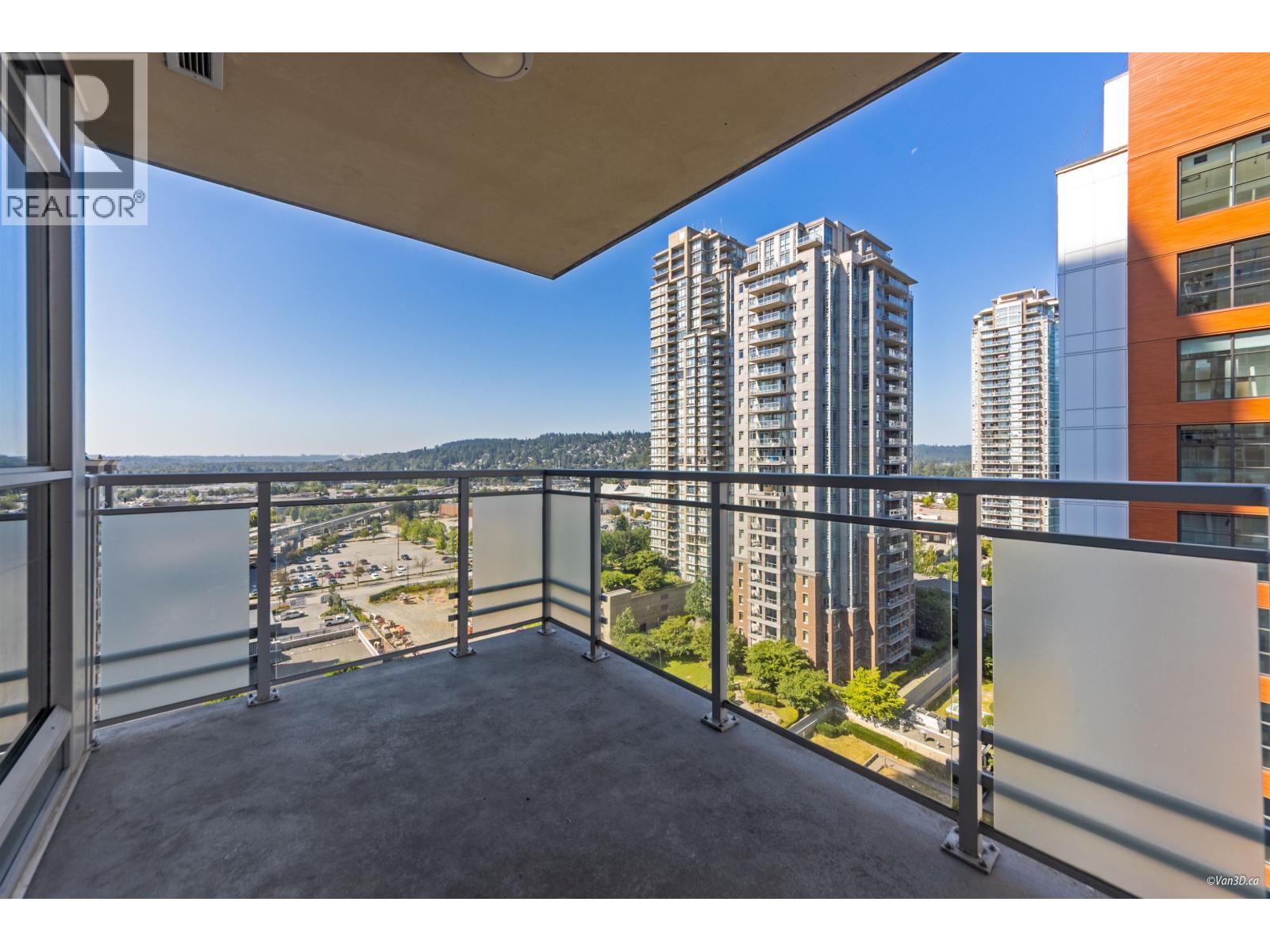 1709 3008 Glen Drive, Coquitlam, British Columbia  V3B 0J5 - Photo 2 - R3069280