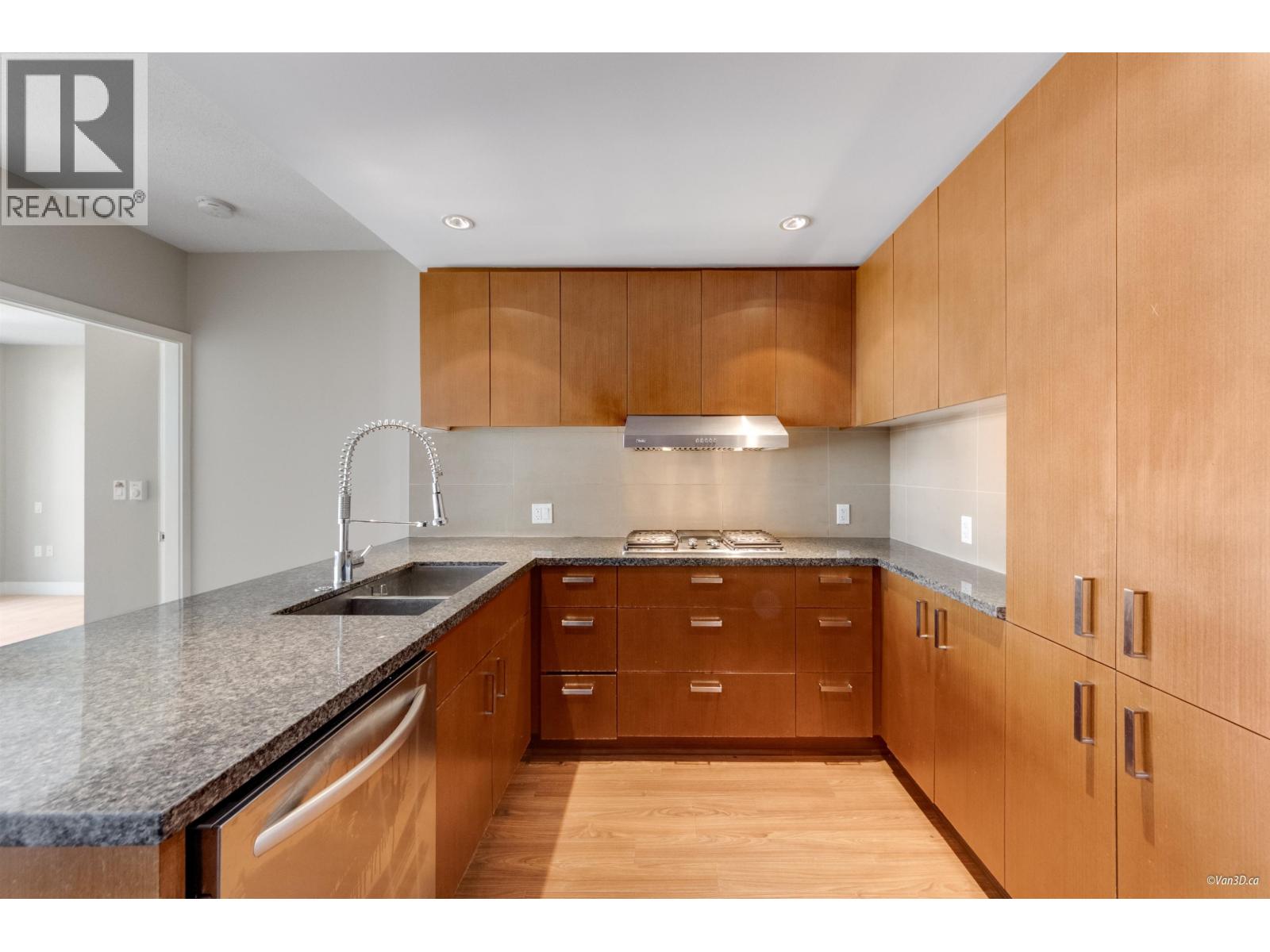 1709 3008 Glen Drive, Coquitlam, British Columbia  V3B 0J5 - Photo 9 - R3069280