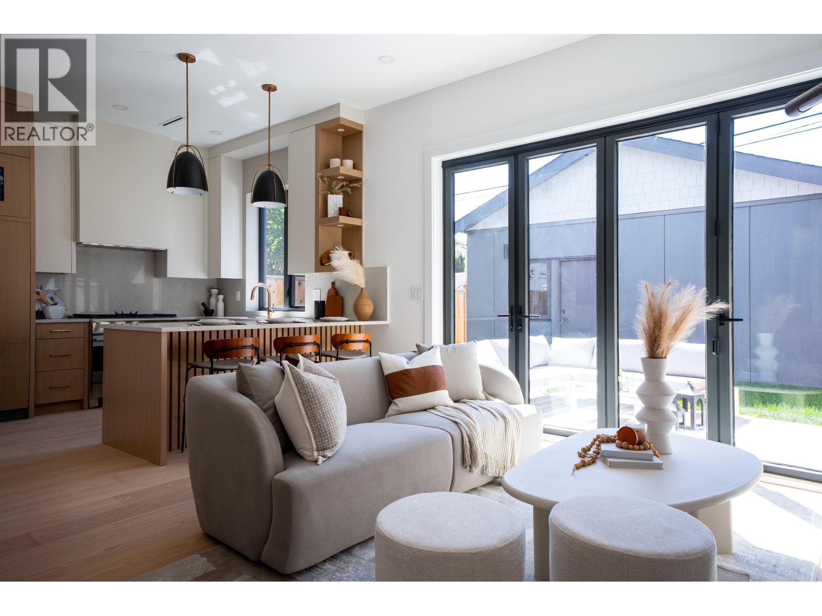 2 356 E 40th Avenue, Vancouver, British Columbia  V5W 1L9 - Photo 1 - R3069298