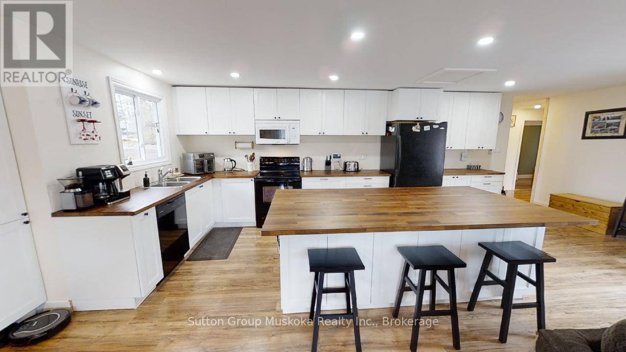 2831 Highway 60 Highway, Lake Of Bays, Ontario P0A 1H0 - Photo 2 - X12097700