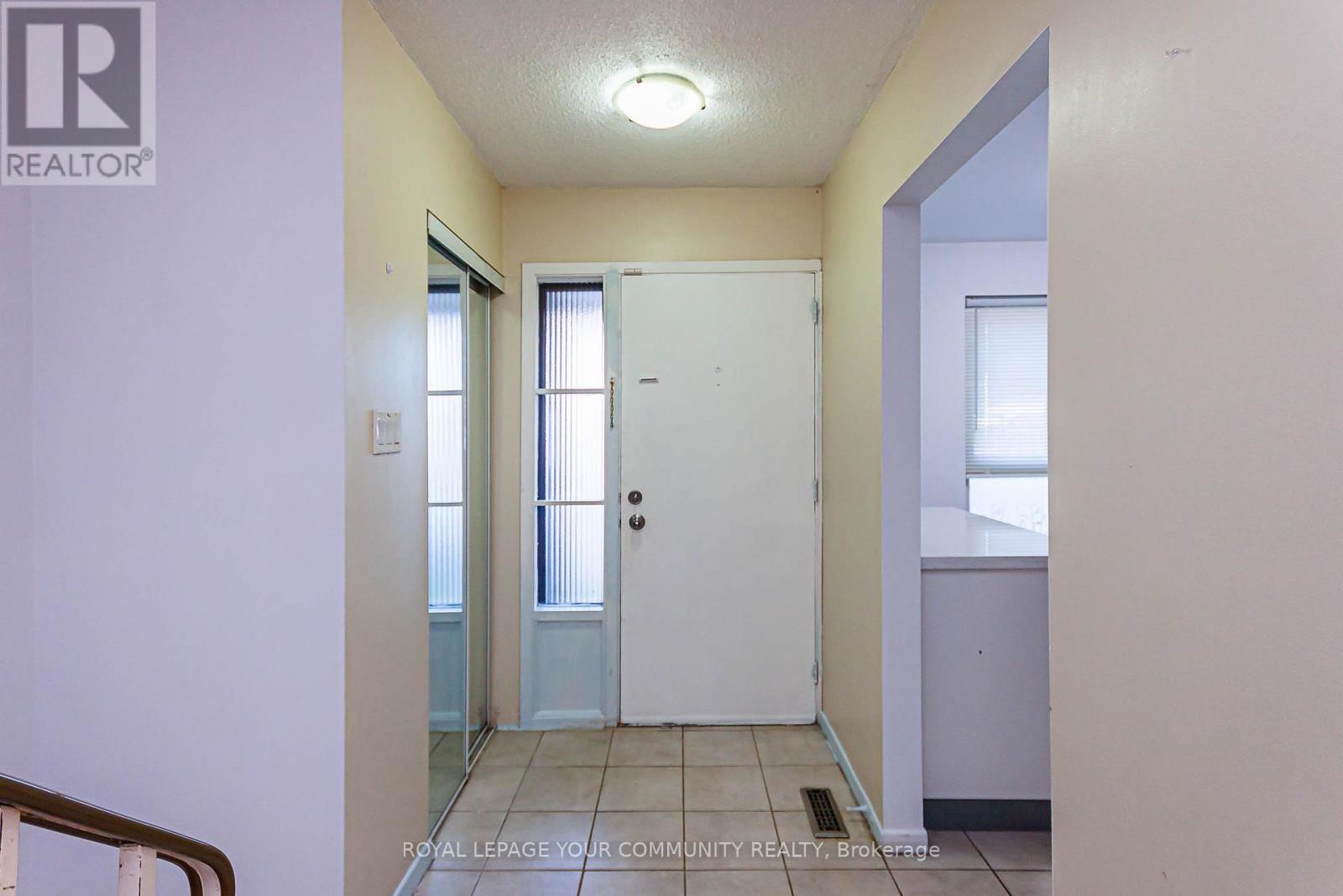 22 - 189 Springhead Gardens, Richmond Hill, Ontario  L4C 5C7 - Photo 2 - N12567194