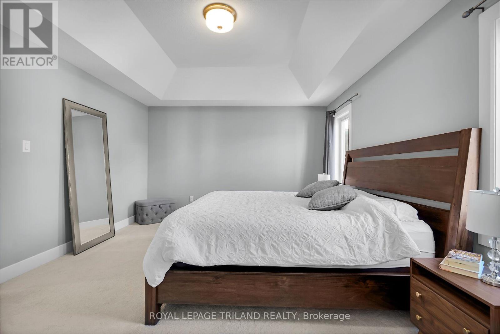 521 Sophia Crescent, London North, Ontario  N6H 5L4 - Photo 22 - X12462876