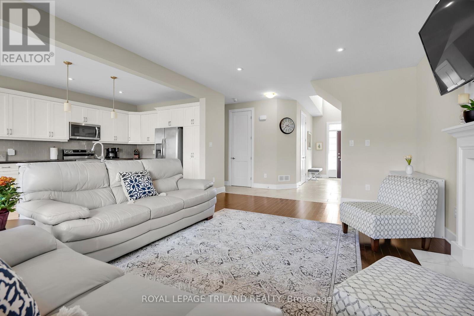 521 Sophia Crescent, London North, Ontario  N6H 5L4 - Photo 8 - X12462876