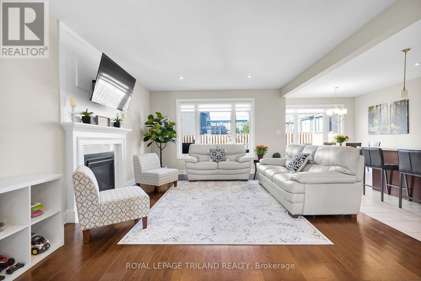 521 Sophia Crescent, London North, Ontario  N6H 5L4 - Photo 6 - X12462876