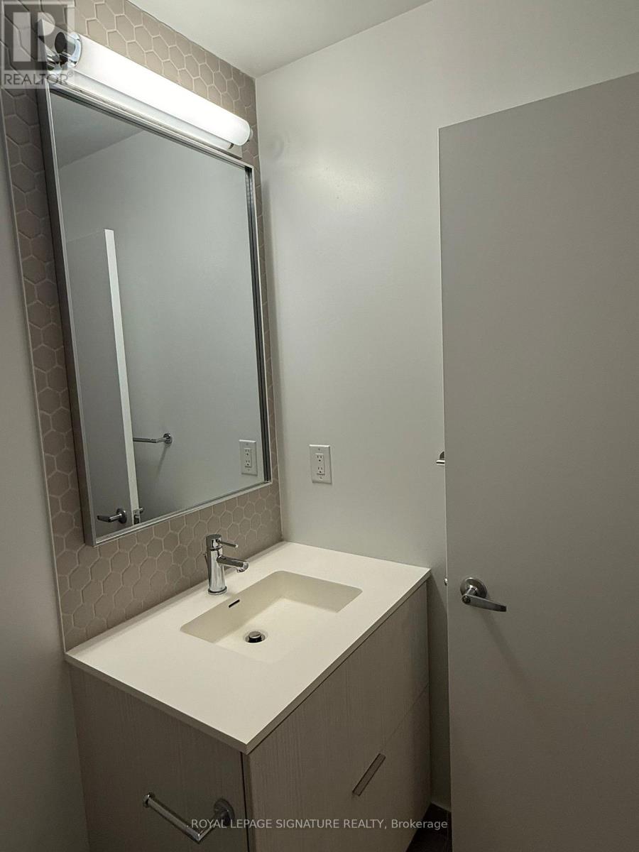 1812 - 2520 Eglinton Avenue W, Mississauga, Ontario  L5M 0Y4 - Photo 2 - W12566134