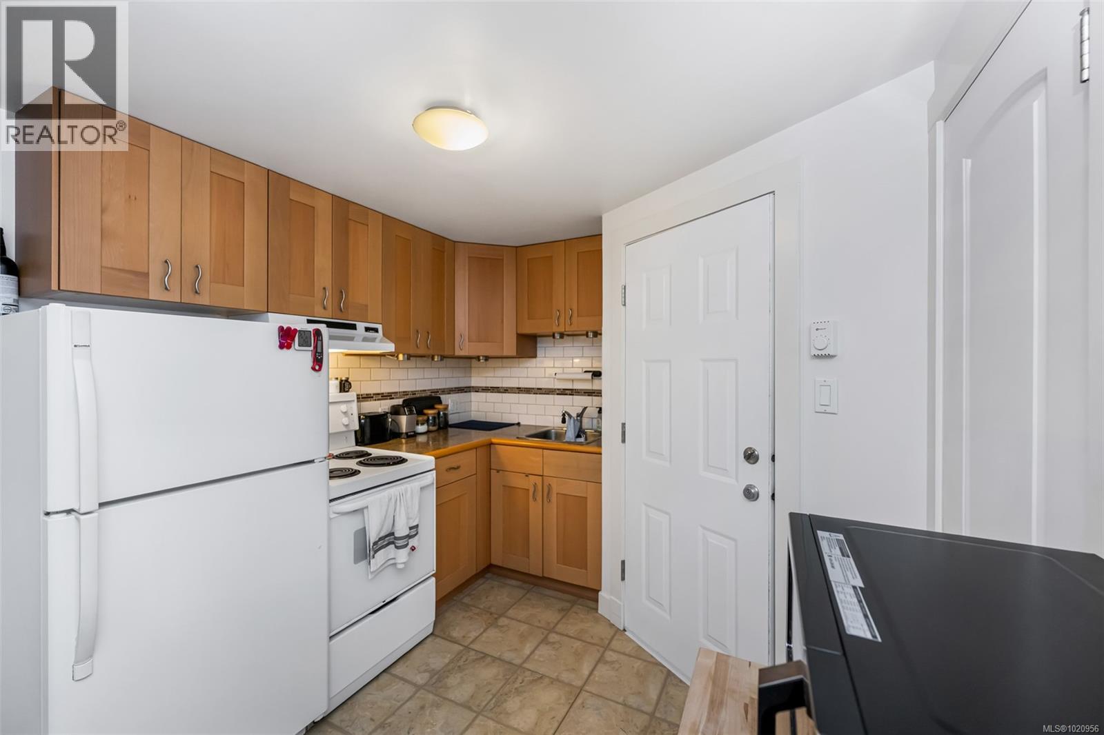 4386 Chartwell Dr, Saanich, British Columbia  V8N 2R3 - Photo 34 - 1020956