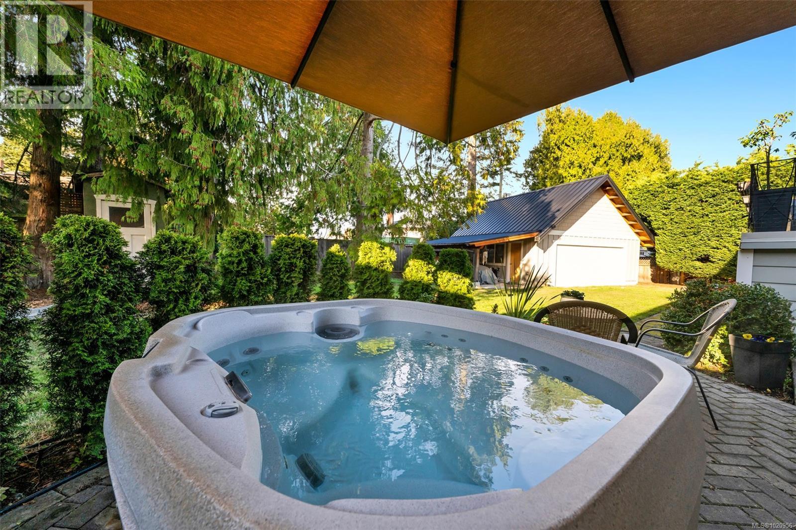 4386 Chartwell Dr, Saanich, British Columbia  V8N 2R3 - Photo 45 - 1020956