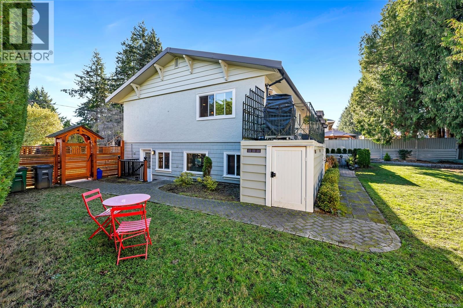 4386 Chartwell Dr, Saanich, British Columbia  V8N 2R3 - Photo 47 - 1020956