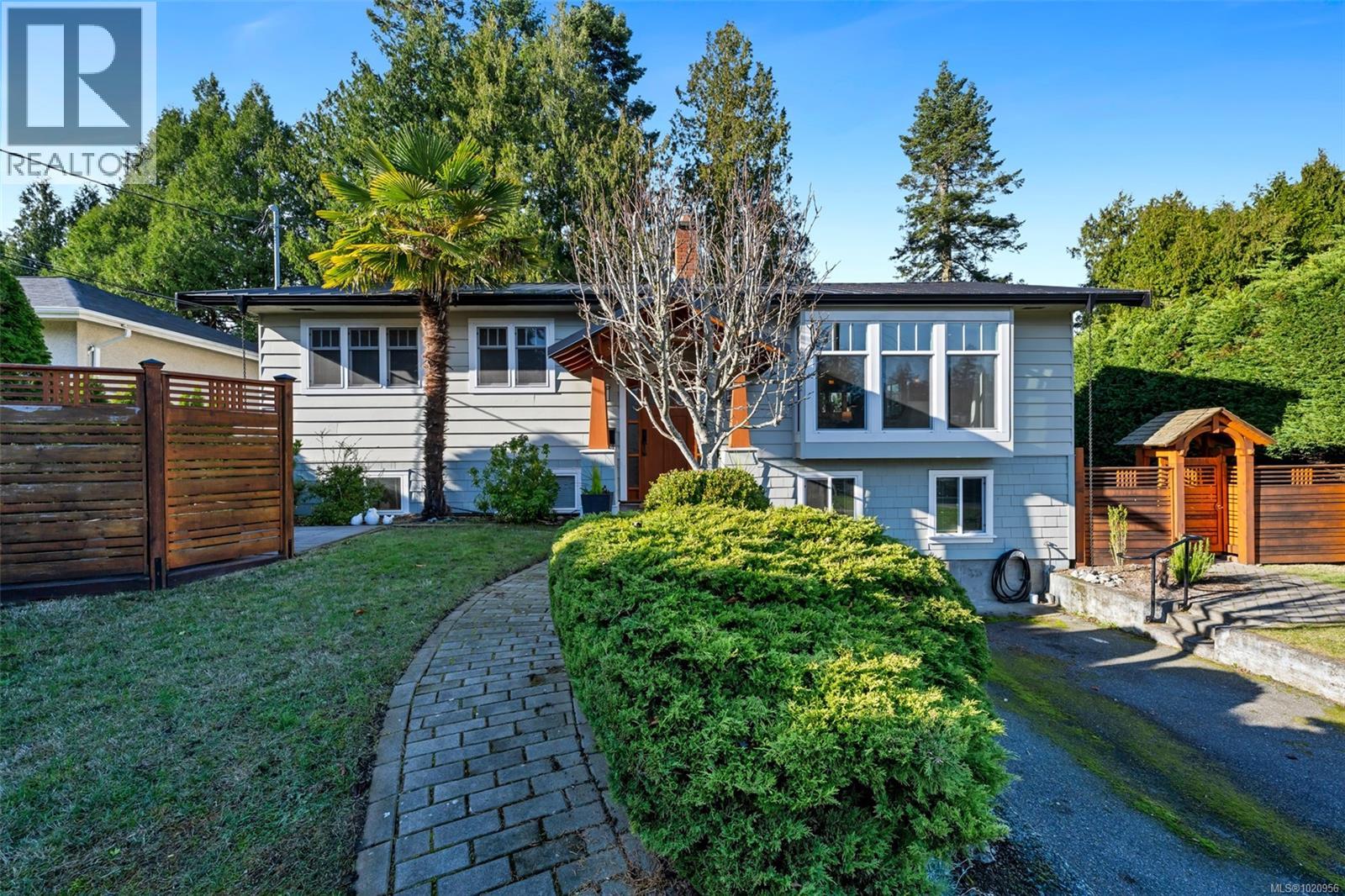 4386 Chartwell Dr, Saanich, British Columbia  V8N 2R3 - Photo 56 - 1020956