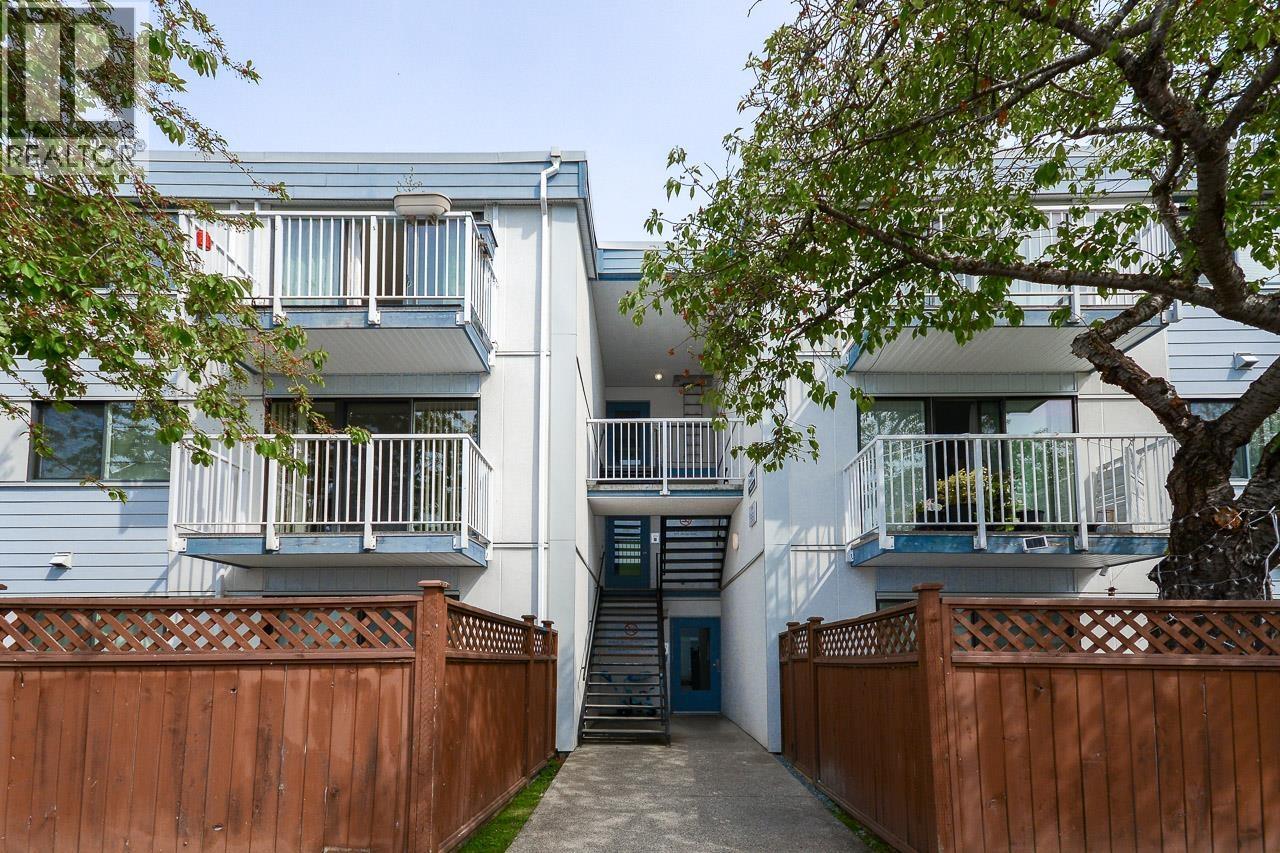 301 7200 LINDSAY ROAD, Richmond, British Columbia