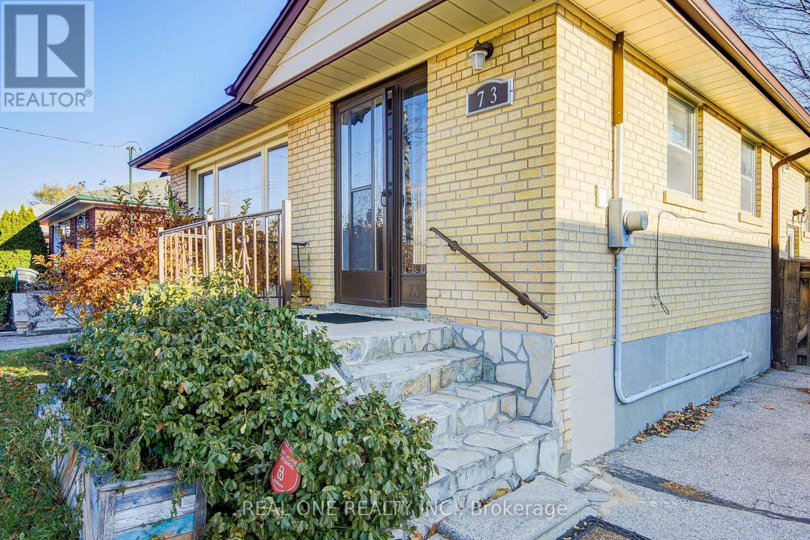 73 Farmbrook Road, Toronto, Ontario  M1J 2S6 - Photo 5 - E12567362