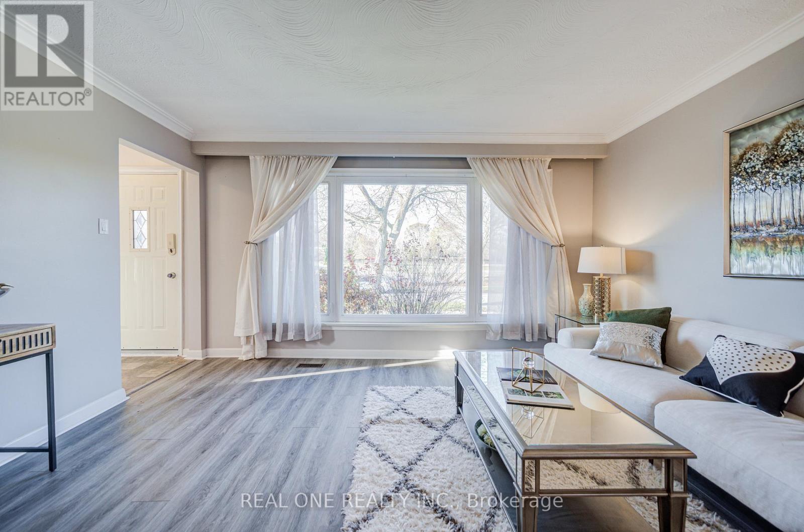 73 Farmbrook Road, Toronto, Ontario  M1J 2S6 - Photo 7 - E12567362