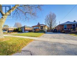 73 FARMBROOK ROAD, Toronto, Ontario