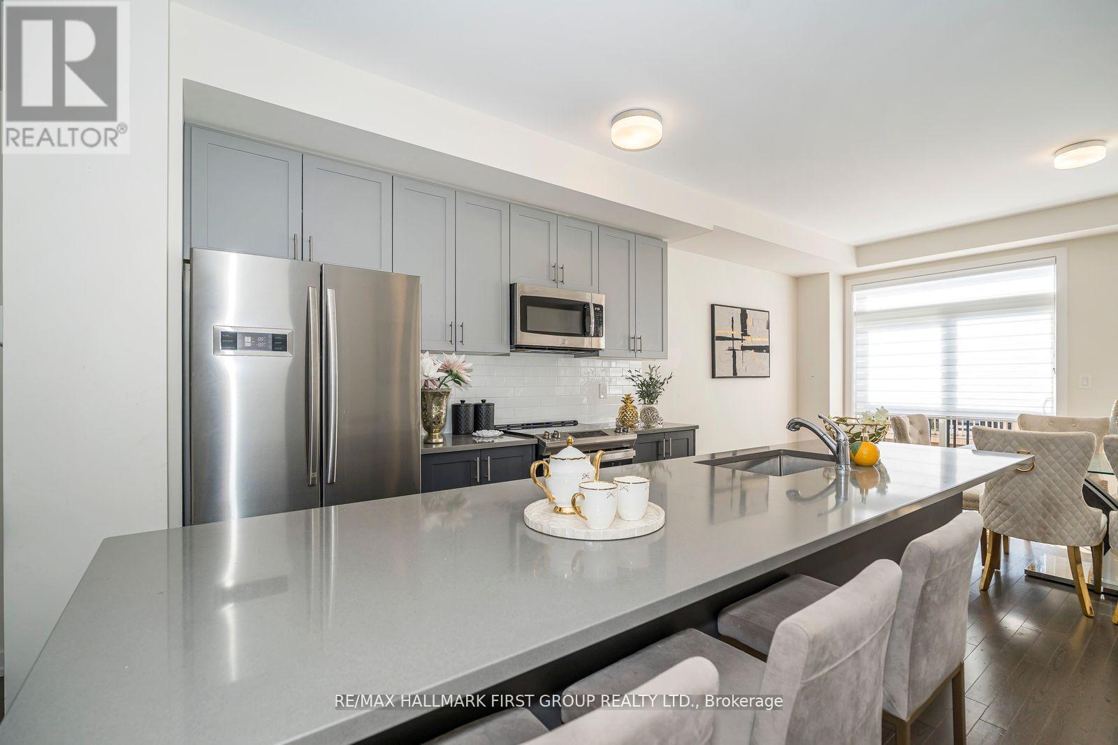 2519 Castlegate Crossing, Pickering, Ontario  L1X 0H8 - Photo 16 - E12567432