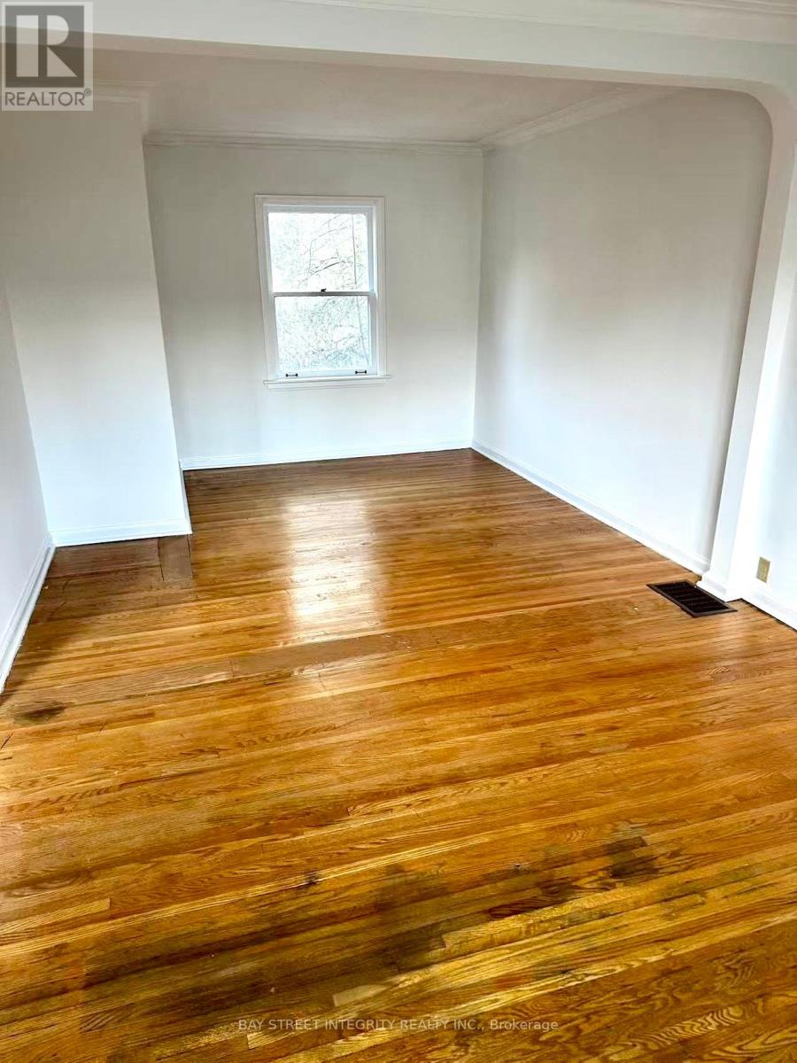 7 Devondale Avenue, Toronto, Ontario  M2R 2C9 - Photo 4 - C12561244