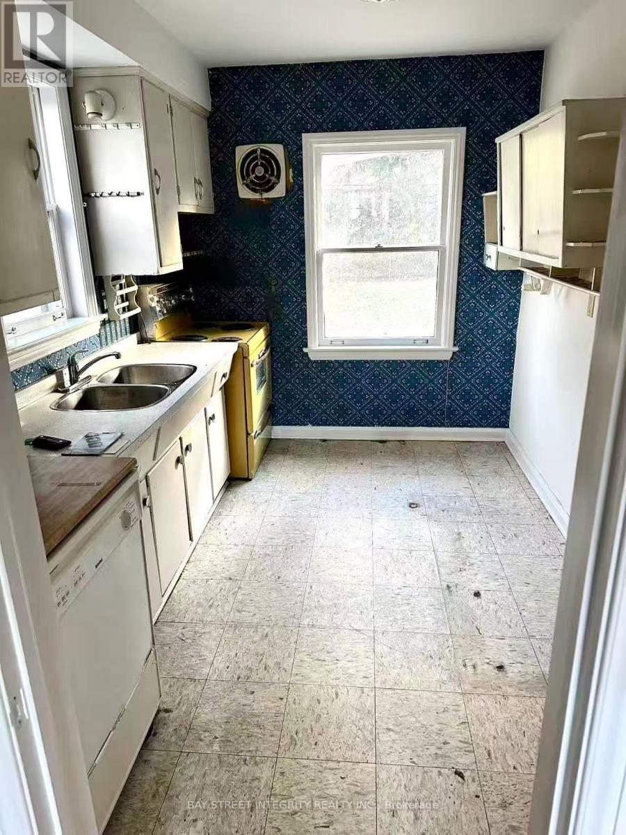 7 Devondale Avenue, Toronto, Ontario  M2R 2C9 - Photo 6 - C12561244