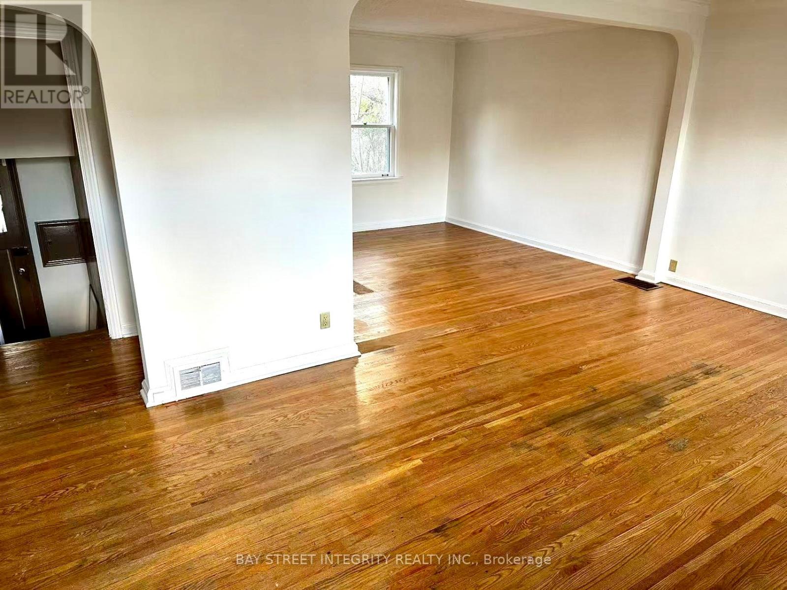 7 Devondale Avenue, Toronto, Ontario  M2R 2C9 - Photo 3 - C12561244