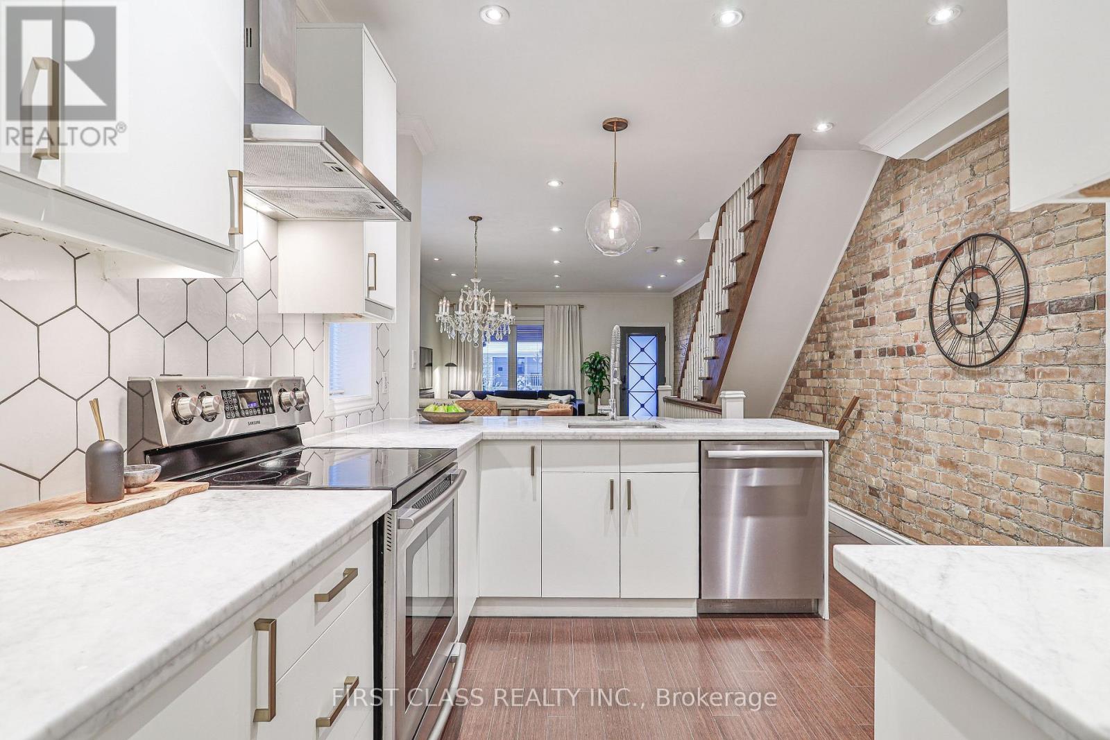 14 Herbert Avenue, Toronto, Ontario  M4L 3P9 - Photo 12 - E12566176