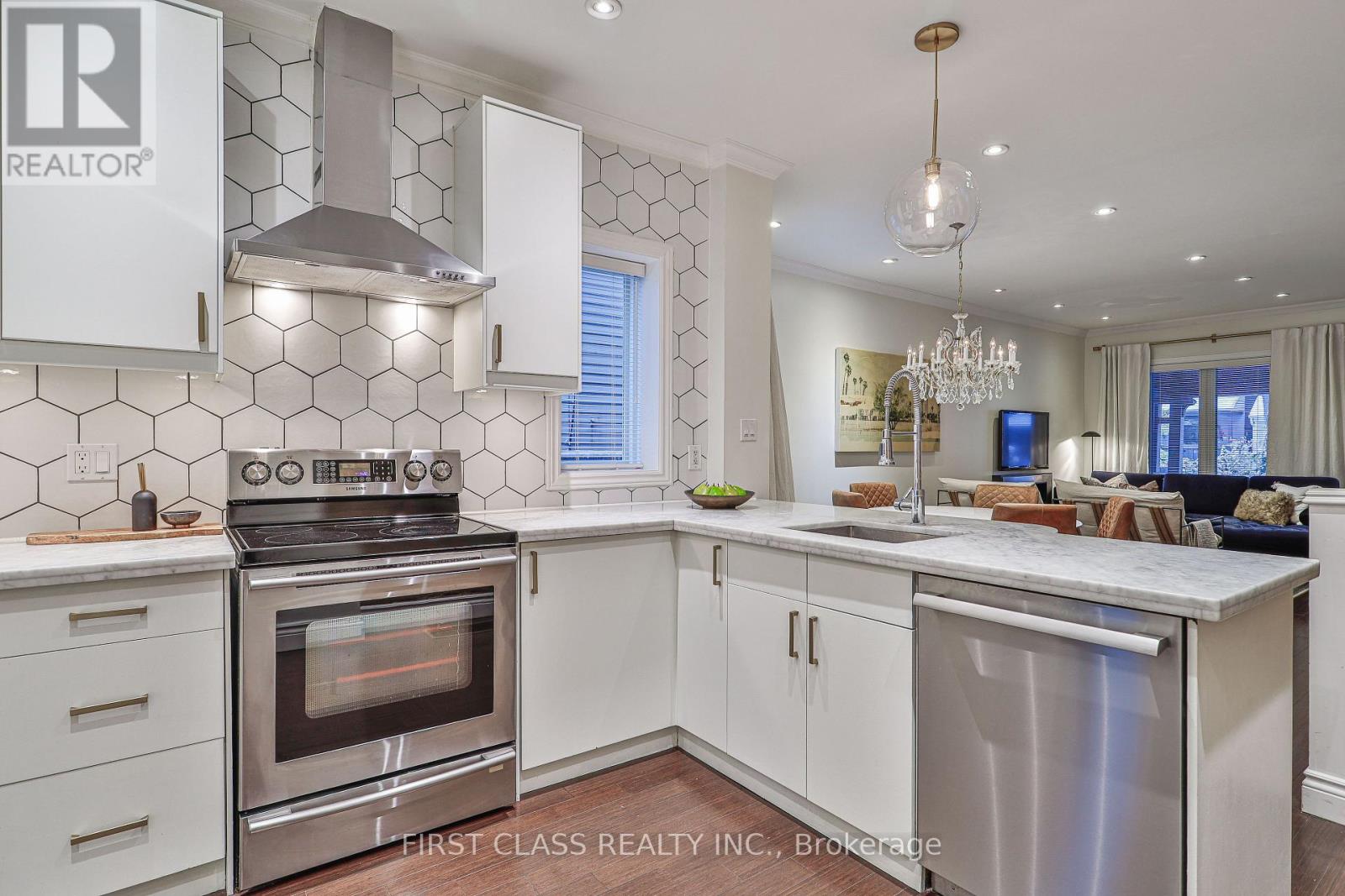 14 Herbert Avenue, Toronto, Ontario  M4L 3P9 - Photo 10 - E12566176