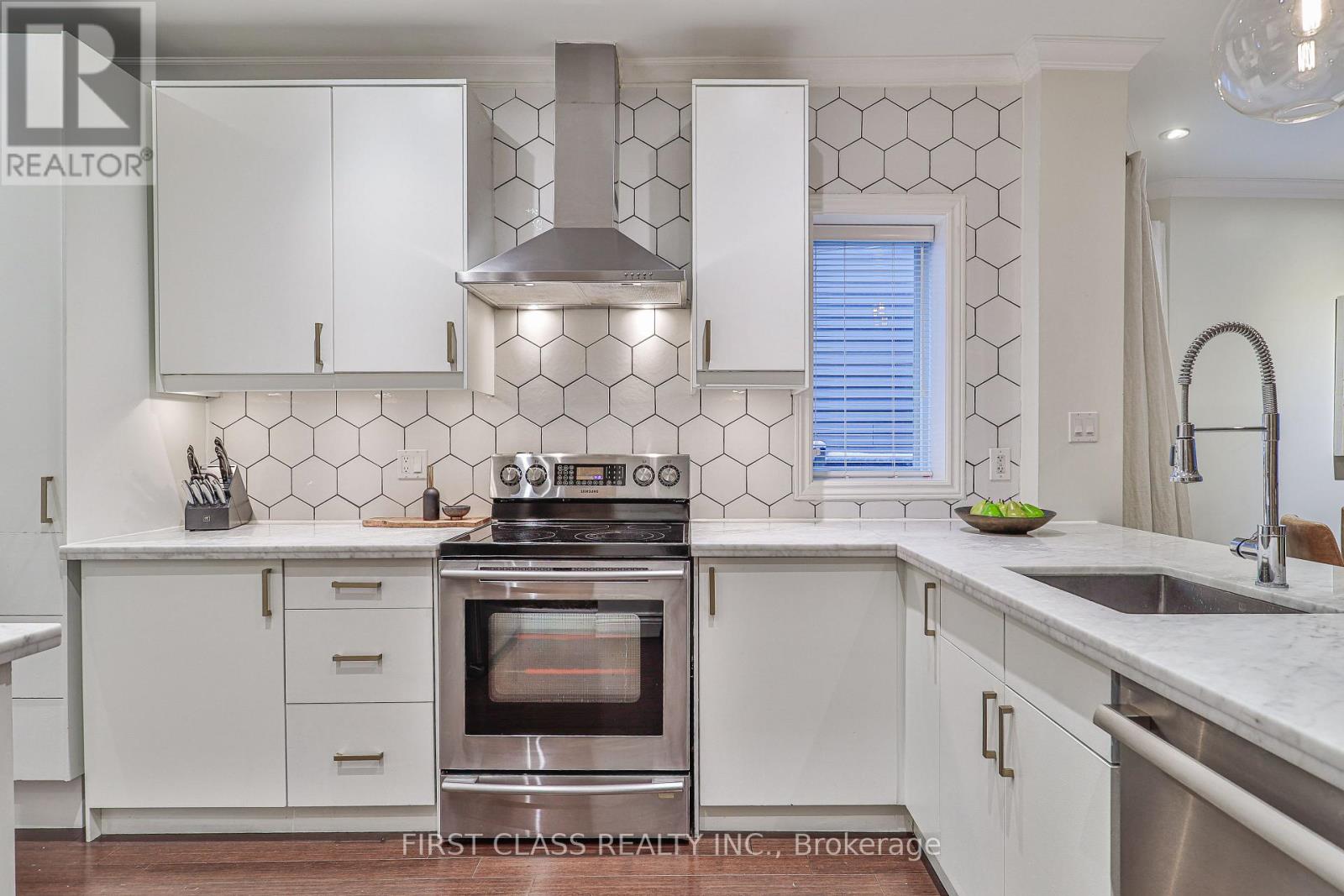 14 Herbert Avenue, Toronto, Ontario  M4L 3P9 - Photo 13 - E12566176