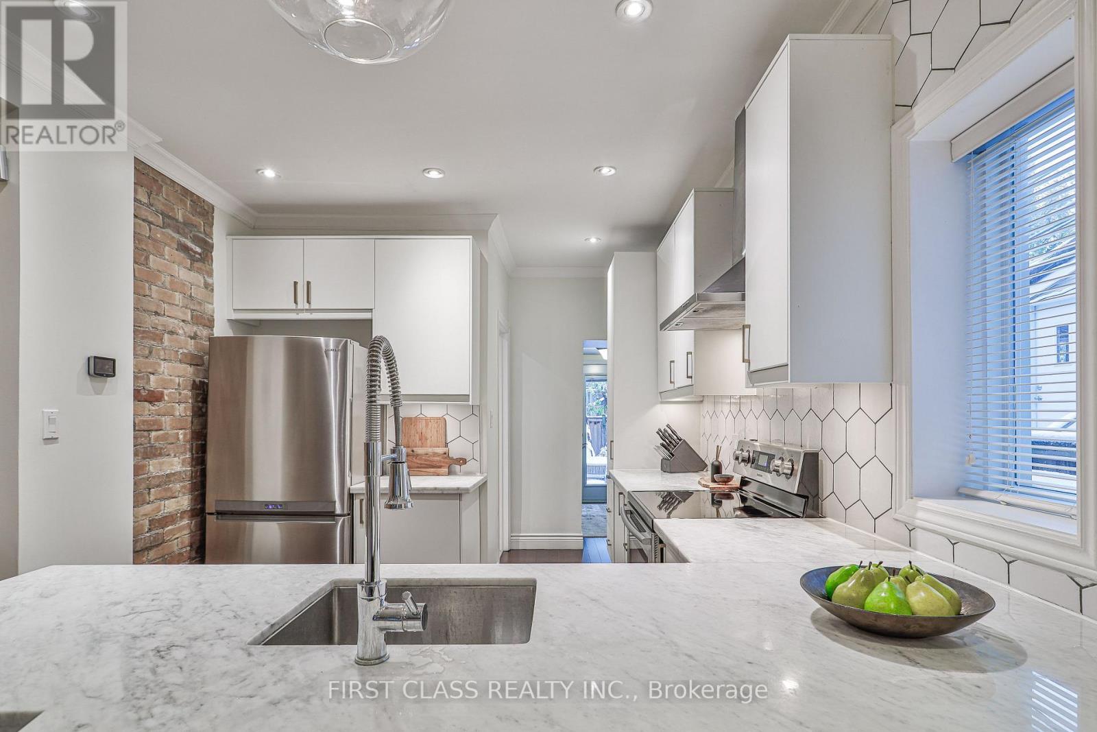 14 Herbert Avenue, Toronto, Ontario  M4L 3P9 - Photo 11 - E12566176