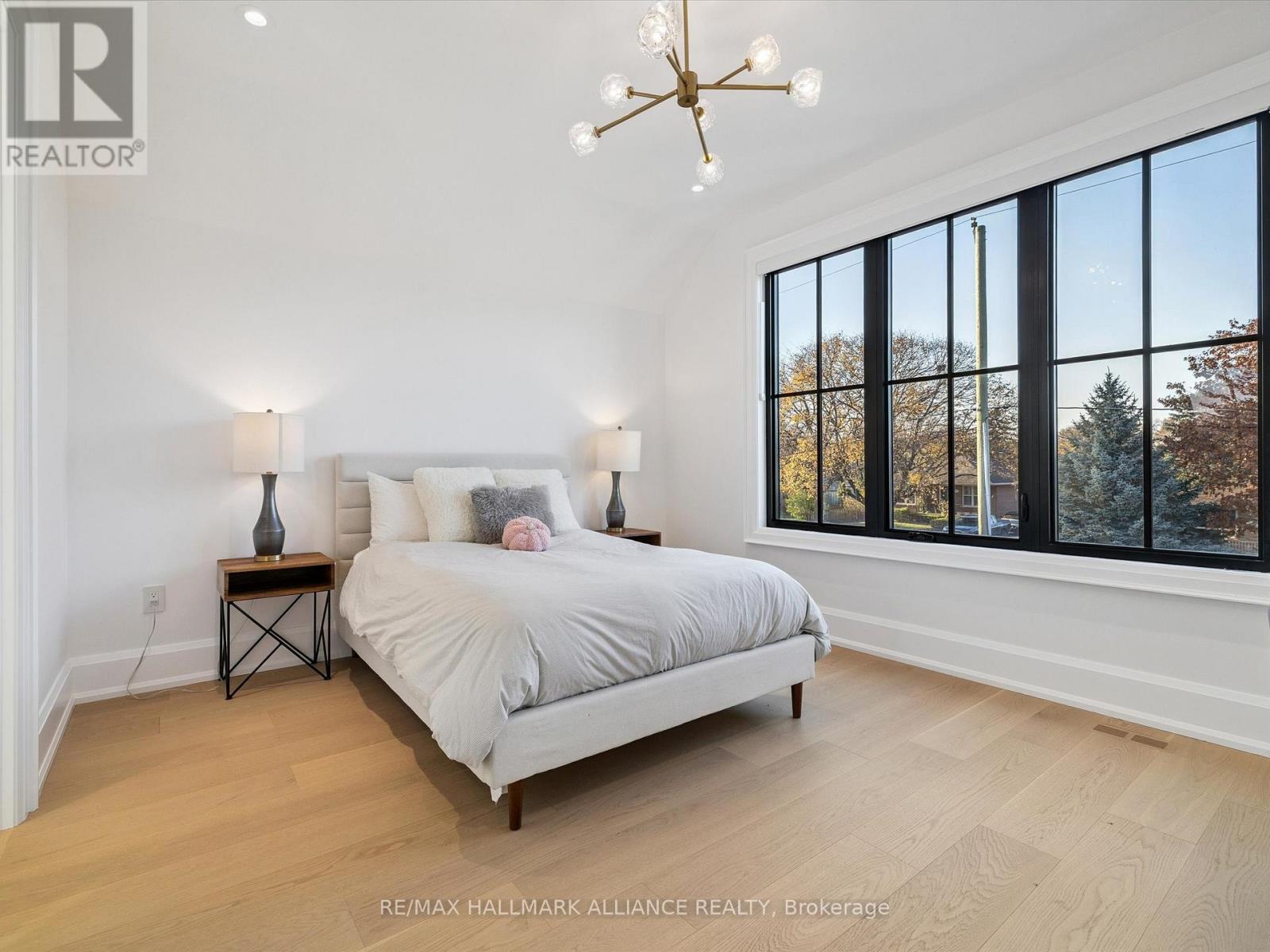 2074 Seabrook Drive, Oakville, Ontario  L6L 2T9 - Photo 31 - W12567094