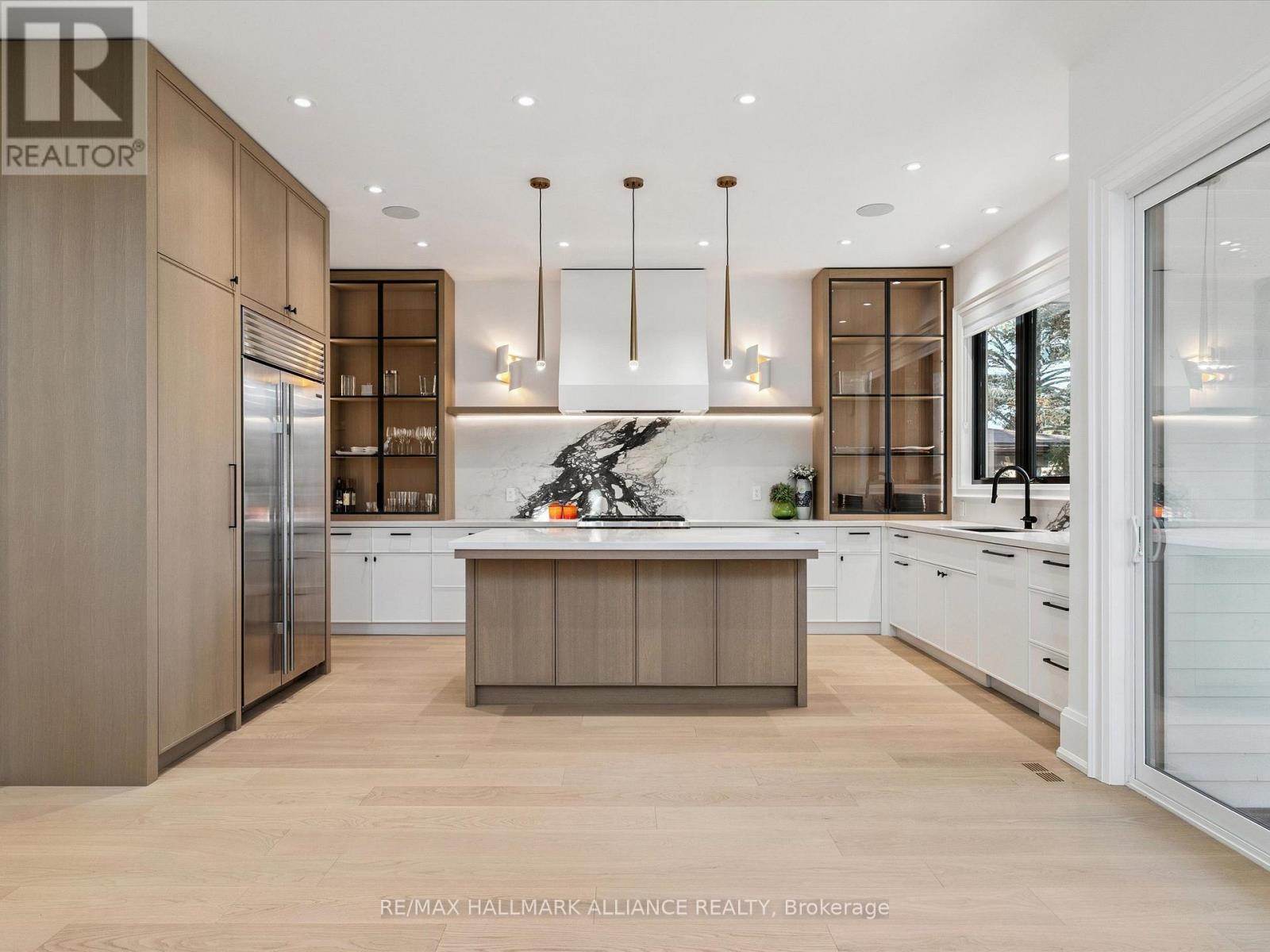 2074 Seabrook Drive, Oakville, Ontario  L6L 2T9 - Photo 9 - W12567094