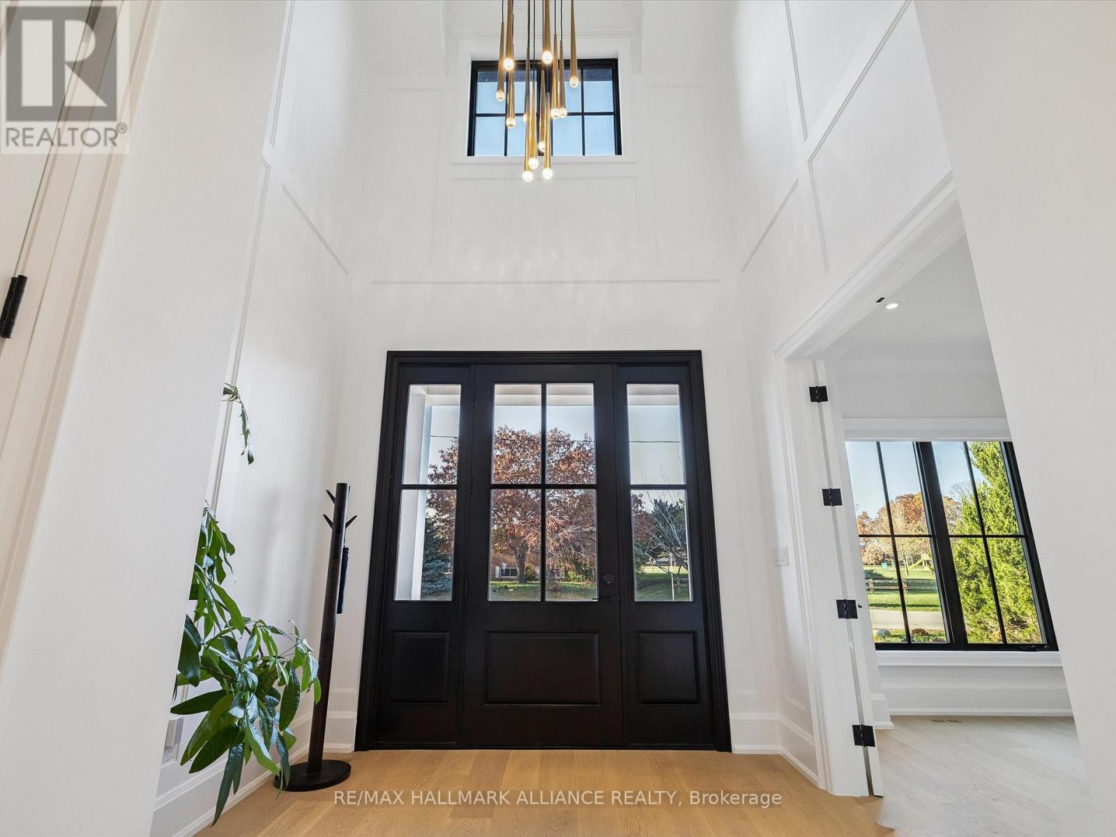 2074 Seabrook Drive, Oakville, Ontario  L6L 2T9 - Photo 4 - W12567094