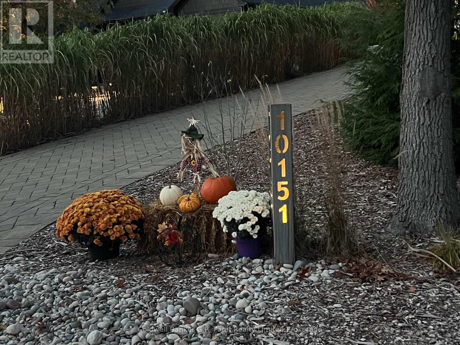 10151 Pinery Bluffs Road, Lambton Shores, Ontario N0M 1T0 - Photo 6 - X12471390