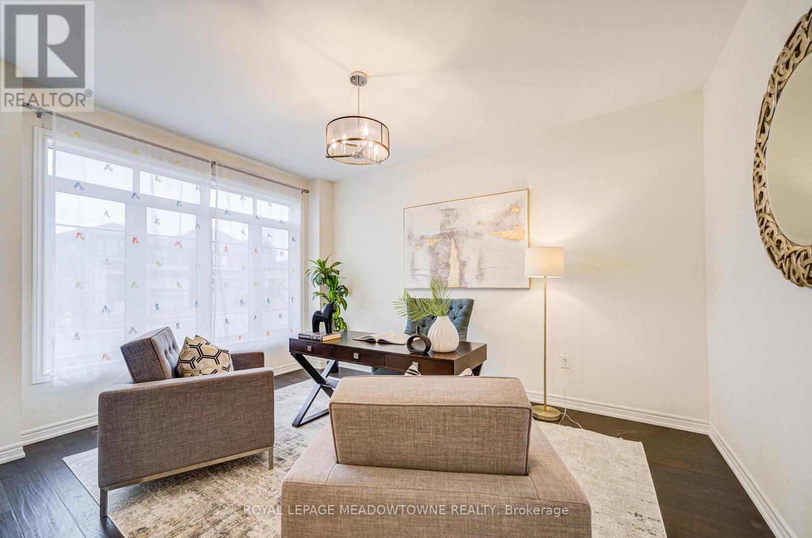 95 Beckett Avenue, East Gwillimbury, Ontario  L9N 0S6 - Photo 5 - N12567354