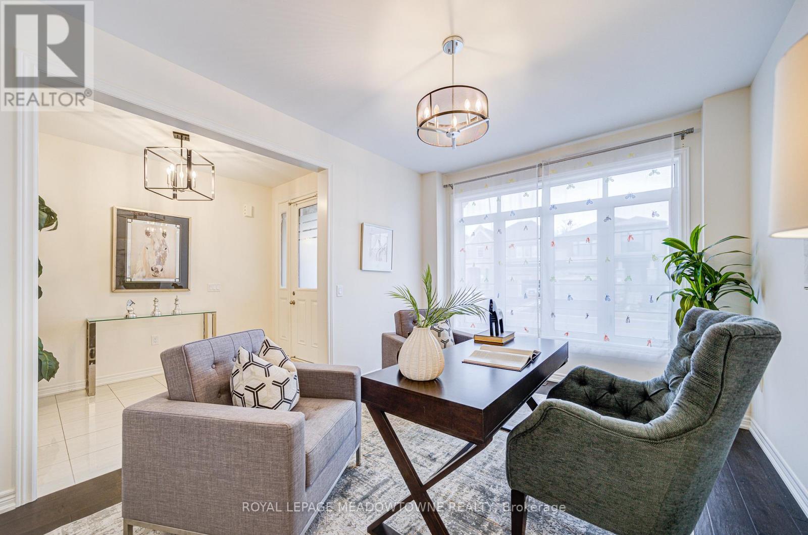 95 Beckett Avenue, East Gwillimbury, Ontario  L9N 0S6 - Photo 7 - N12567354