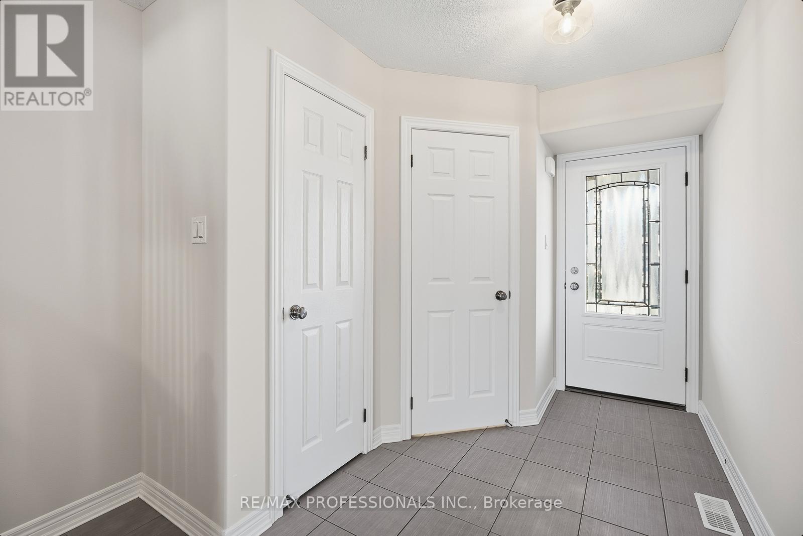 183 Hutchinson Drive, New Tecumseth, Ontario  L9R 1M4 - Photo 3 - N12567420