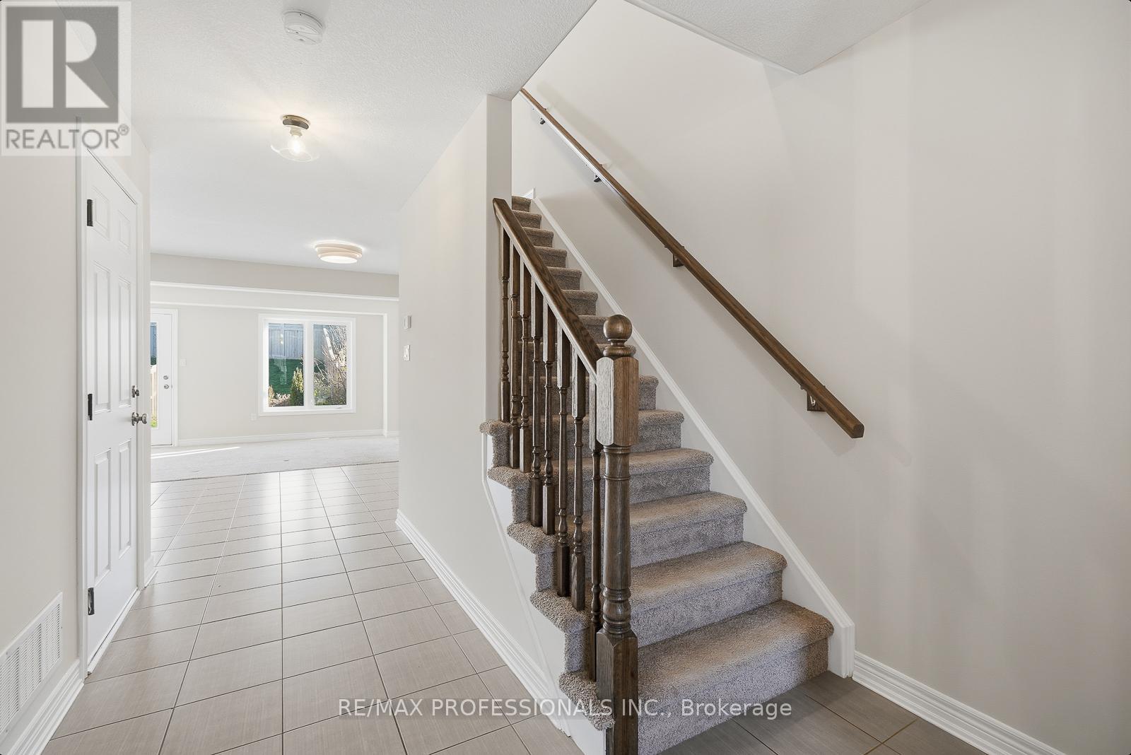 183 Hutchinson Drive, New Tecumseth, Ontario  L9R 1M4 - Photo 4 - N12567420